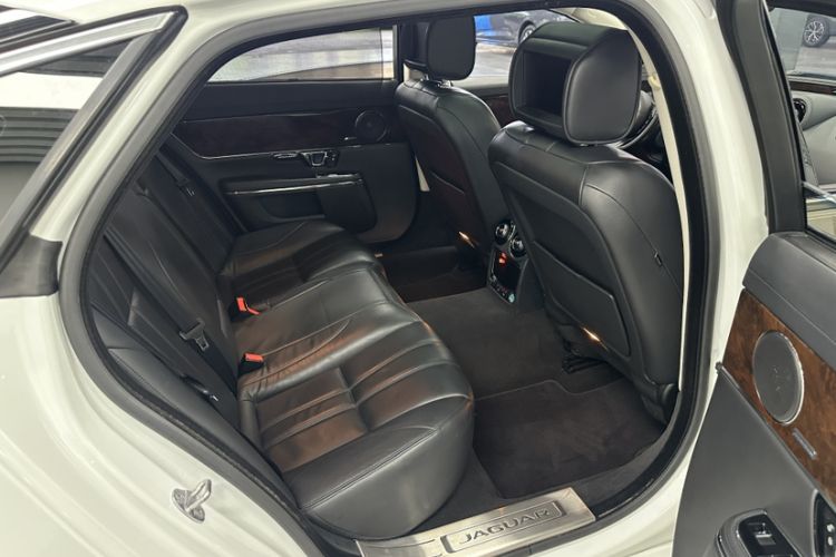 捷豹XJ 2015款  XJL 3.0 SC 两驱全景商务版中控内饰7003