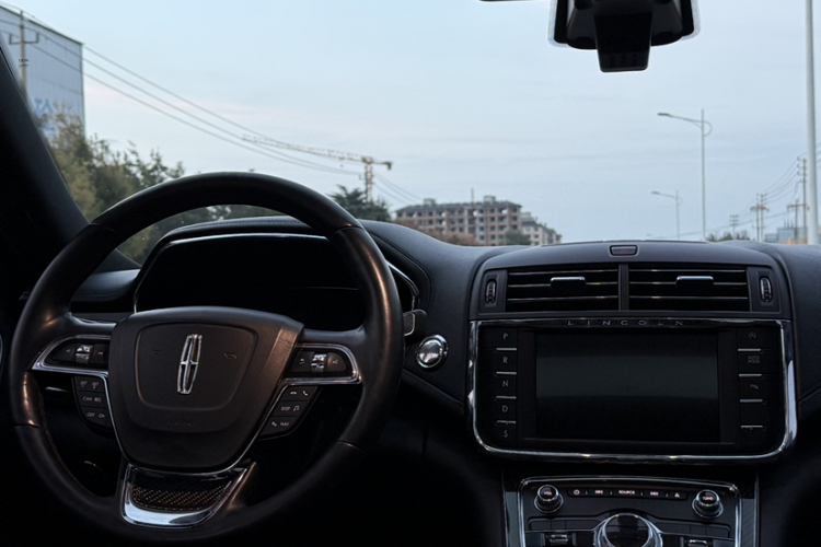 林肯大陆 2018款 2.0T 两驱尊雅版中控内饰7007
