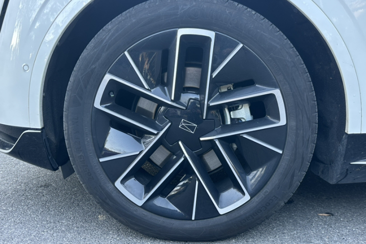 阿维塔11 2023款 超长续航单电机版 5座车身外观6009