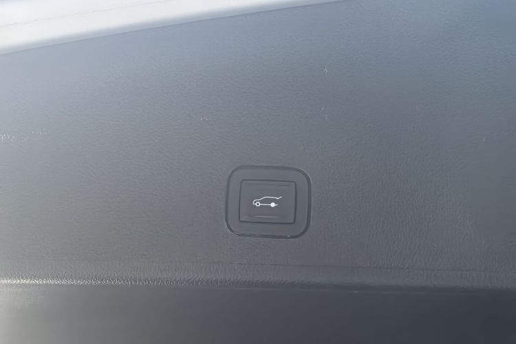 凯迪拉克SRX 2013款 3.6L 旗舰型局部细节9005