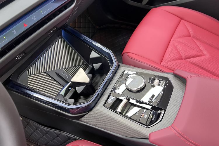 宝马X3 2025款 xDrive30L 领先型 M运动曜夜套装中控内饰7012
