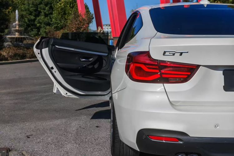 宝马3系GT 2019款 320i M运动套装中控内饰7003
