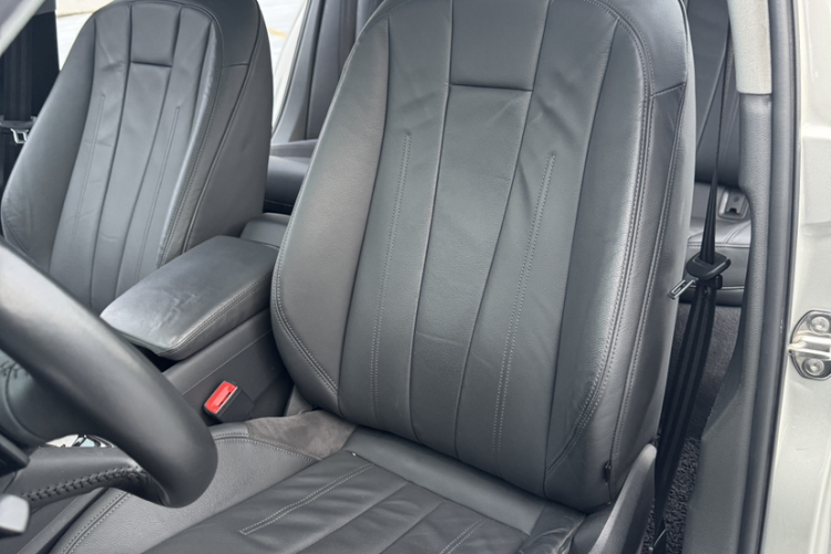 奥迪A4L 2018款 30周年年型 40 TFSI 时尚型局部细节19