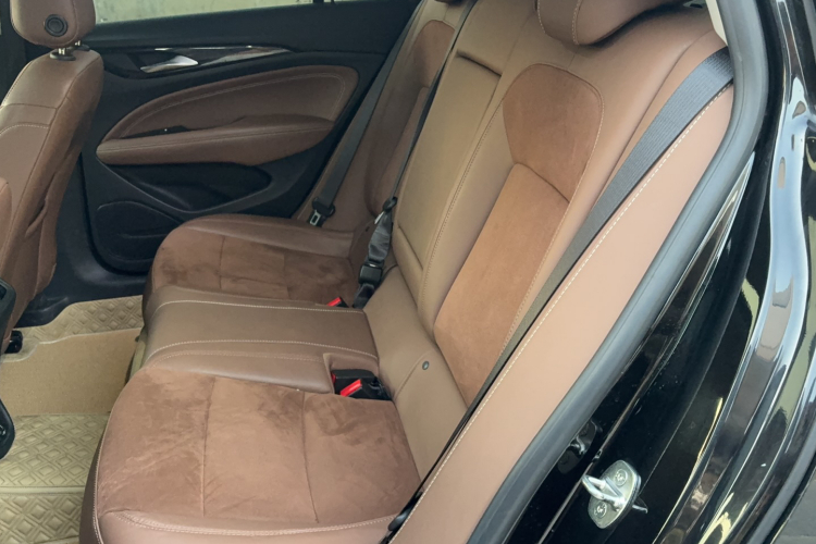 别克 君威 2019款 20T 精英型 国VI中控内饰7003