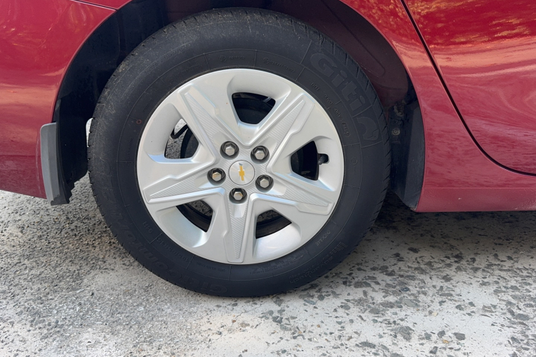 雪佛兰 科沃兹 2019款 320 手动欣享版车身外观6008