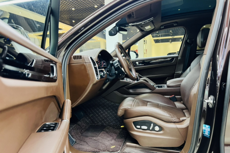 保时捷 2019款 Cayenne 3.0T中控内饰7004