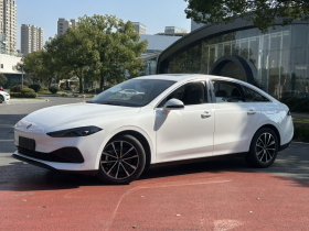 荣威D7 2025款 DMH 125km 世界冠军版