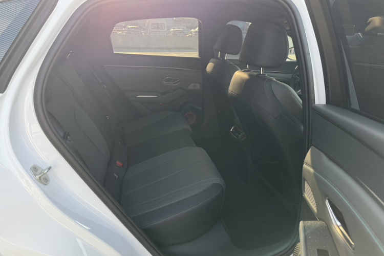 比亚迪 秦L 2024款 DM-i 80KM领先型中控内饰7001