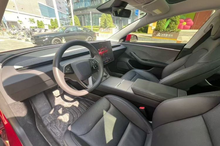 特斯拉 Model 3 2023款 后轮驱动版中控内饰7001