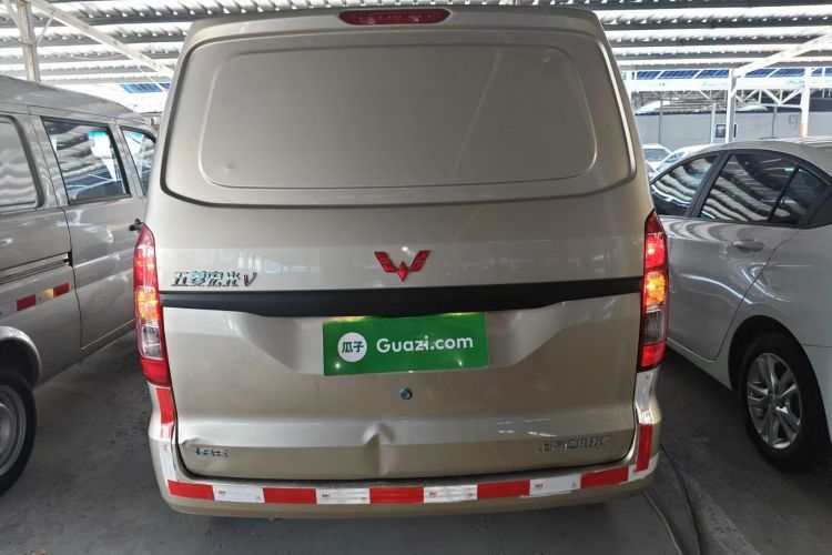 五菱汽车 五菱宏光V 2022款 1.5L劲取版封窗车电动助力LAR车身外观6004