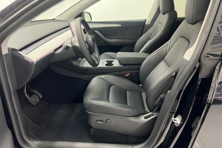 特斯拉 Model Y 2023款 后轮驱动版中控内饰7001