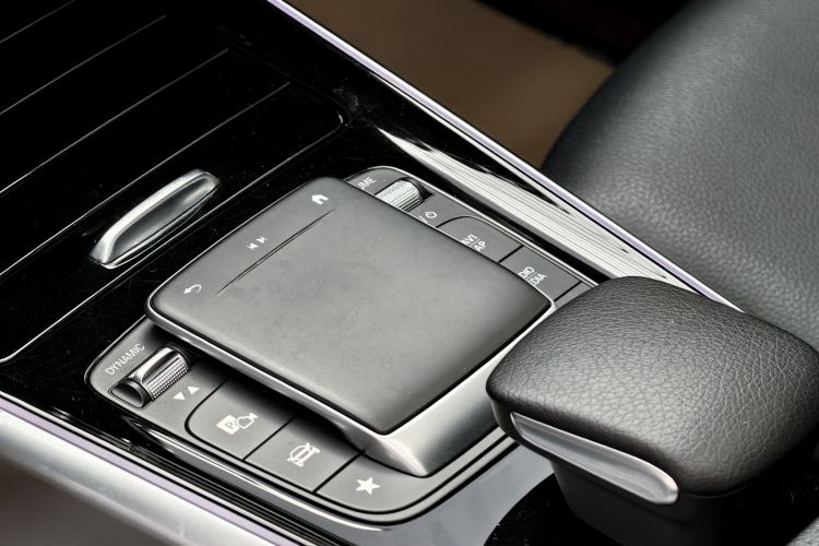 奔驰GLB 2022款 GLB 220 动感型中控内饰7007