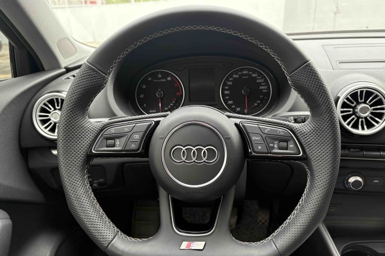 奥迪A3 2018款 30周年年型 Sportback 35 TFSI 进取型中控内饰7001