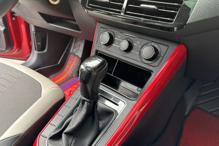 大众 Polo 2019款 Plus 1.5L 自动全景乐享版中控内饰7012