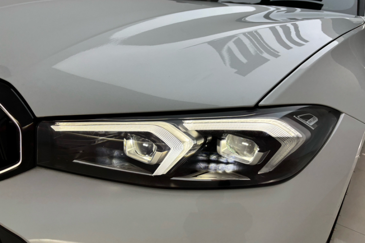 宝马3系 2025款 330Li M运动曜夜套装局部细节36