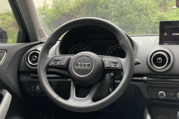 奥迪A3 2017款 Sportback 35 TFSI 时尚型中控内饰7004