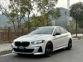 宝马1系 2023款 125i M运动曜夜版