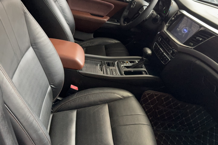 广汽传祺 传祺GS8 2017款 320T 两驱豪华智联版（七座）局部细节41