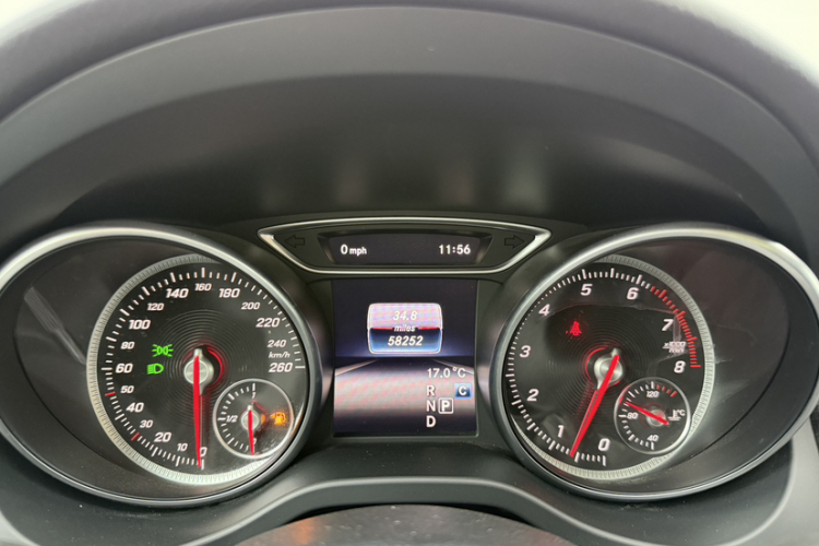 奔驰GLA 2019款 GLA 200 动感型中控内饰7001