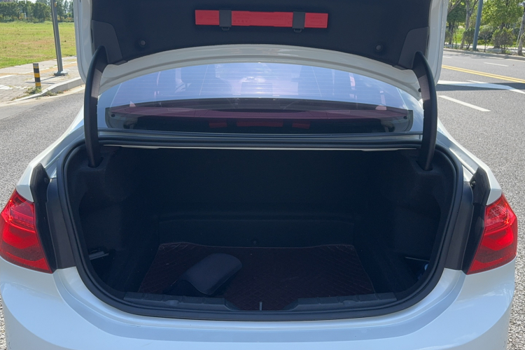 宝马1系 2020款 120i 时尚型局部细节23