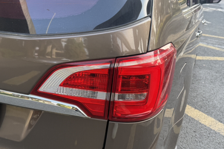 宝骏730 2016款 1.8L iAMT舒适型 7座车身外观6004