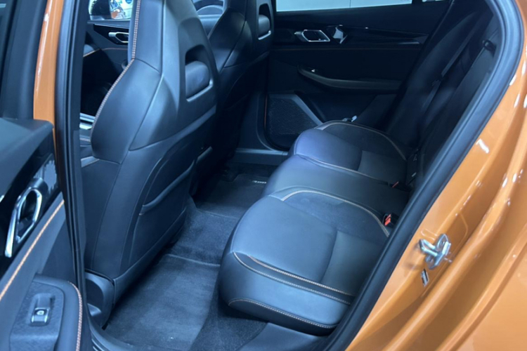 领克03 2025款 1.5TD DCT冠军版Pro中控内饰7001