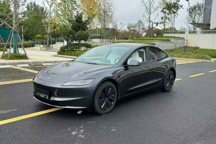 特斯拉 Model 3 2023款 长续航全轮驱动版车身外观1