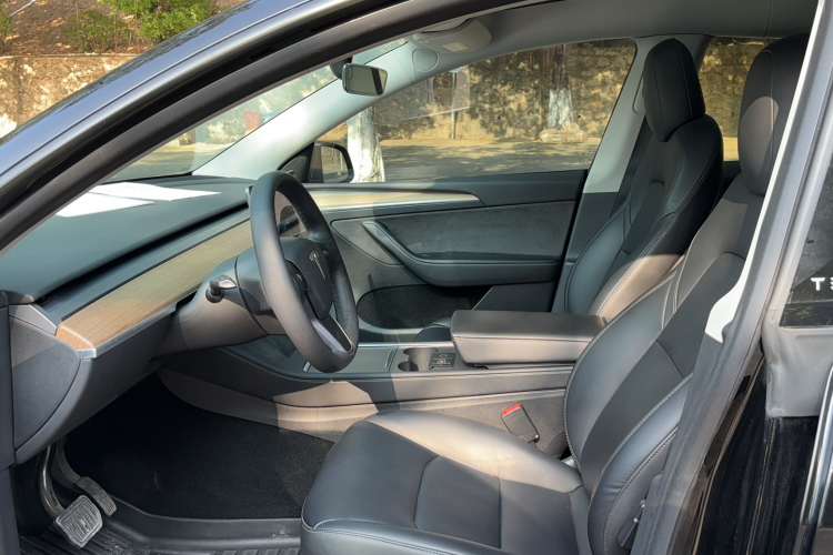 特斯拉 Model Y 2022款 后轮驱动版中控内饰7002