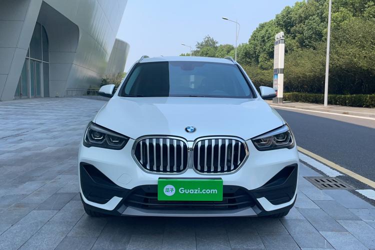 宝马X1 2022款 sDrive25Li 领先型车身外观6001