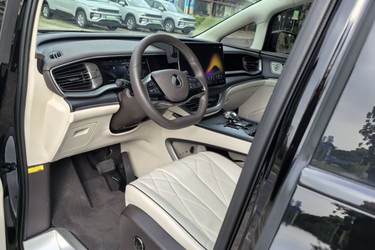 腾势D9 2024款 DM-i 980 四驱旗舰型中控内饰7003