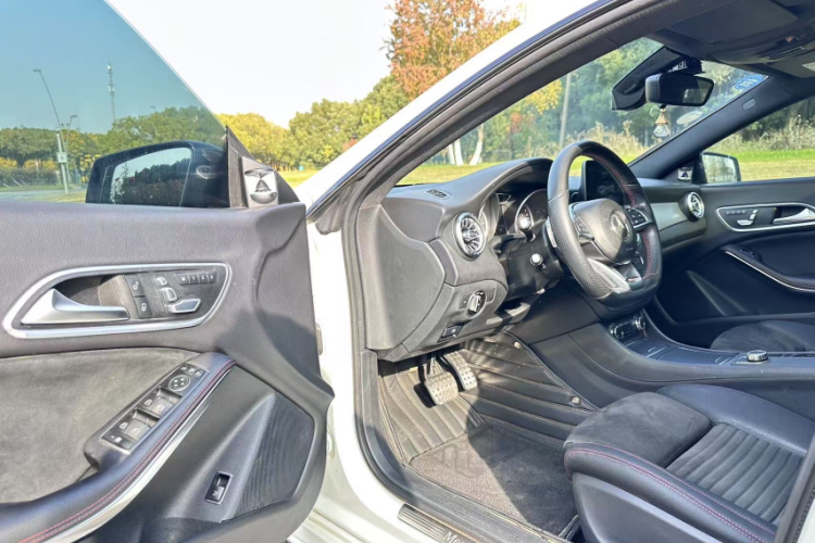 奔驰CLA 2016款 改款 CLA 220 4MATIC中控内饰7006