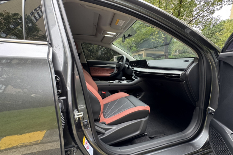 长安 逸动 2024款 PLUS 蓝鲸NE 1.4T GDI DCT高能版局部细节41