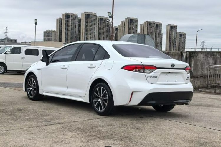 丰田 雷凌 2023款 智能电混双擎 1.8L 豪华版车身外观6004