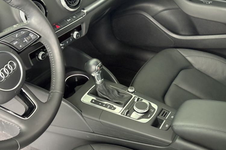 奥迪A3 2019款 Limousine 40 TFSI 风尚型 国V中控内饰7013