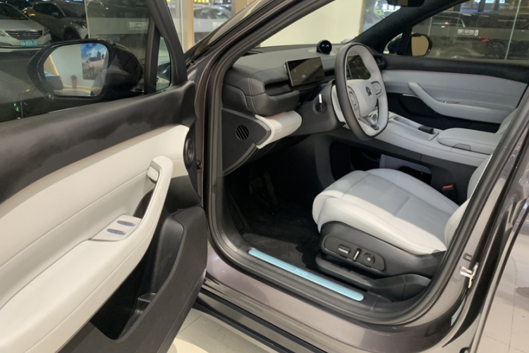 蔚来ES6 2024款 75kWh中控内饰7004