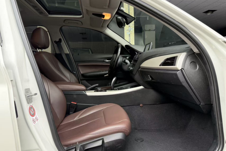 宝马1系(进口) 2013款 改款 116i 领先型中控内饰7002