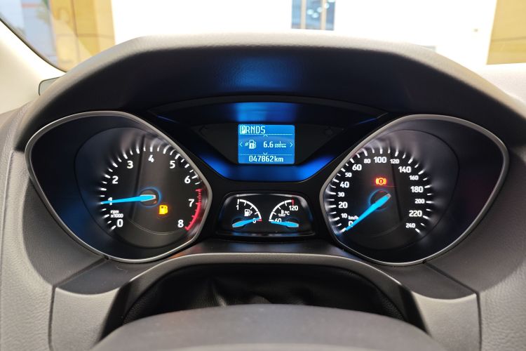 福特 福克斯 2017款 三厢 1.6L 自动风尚型智行版中控内饰15