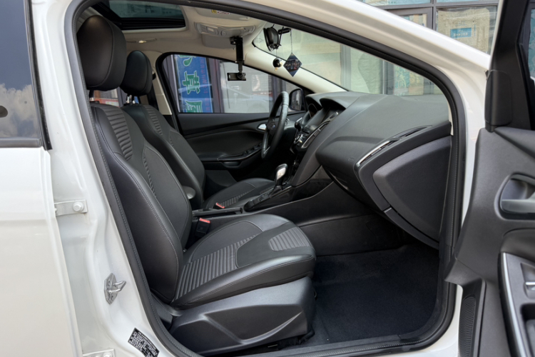 福特 福克斯 2017款 两厢 1.6L 自动风尚型智行版中控内饰7003