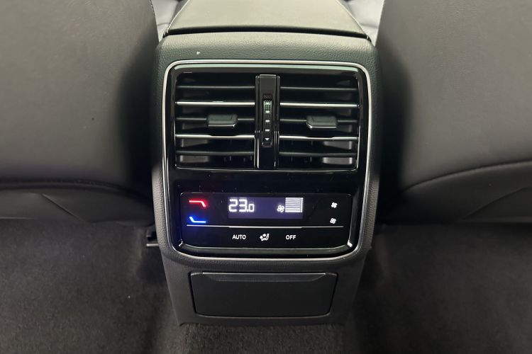 一汽-大众CC 2021款 380TSI 夺目版中控内饰7004