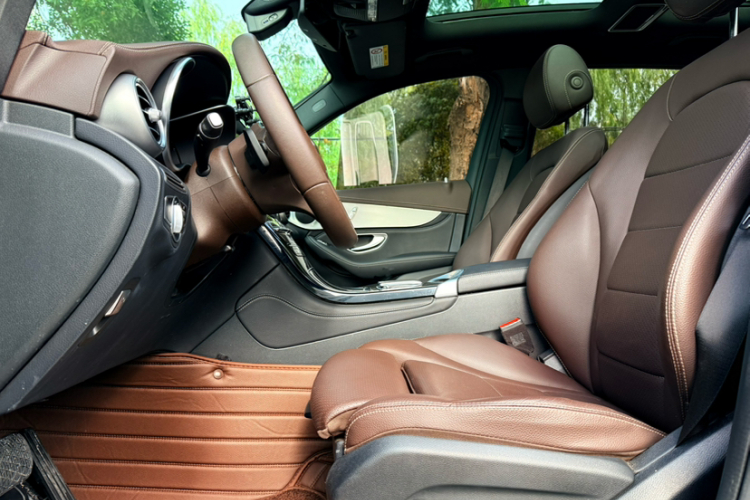 奔驰GLC 2020款 改款 GLC 260 L 4MATIC 动感型中控内饰7005