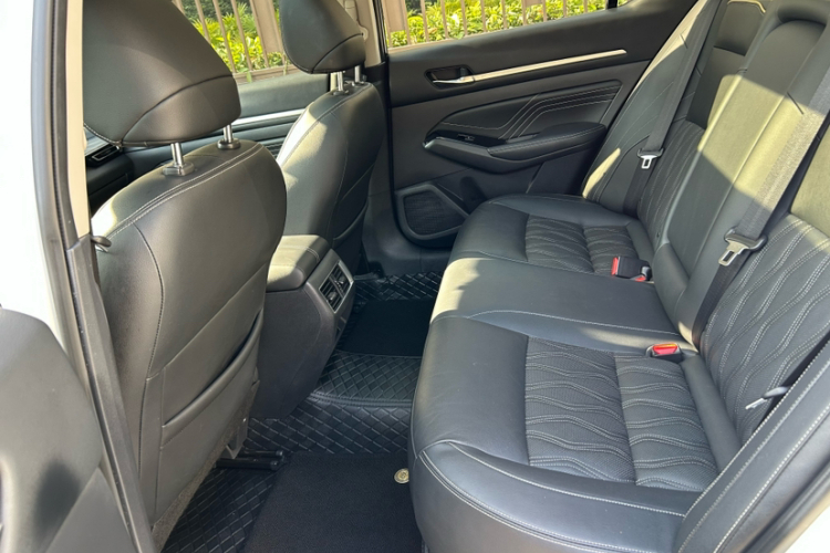 日产 天籁 2022款 2.0T XL 进享版中控内饰7003