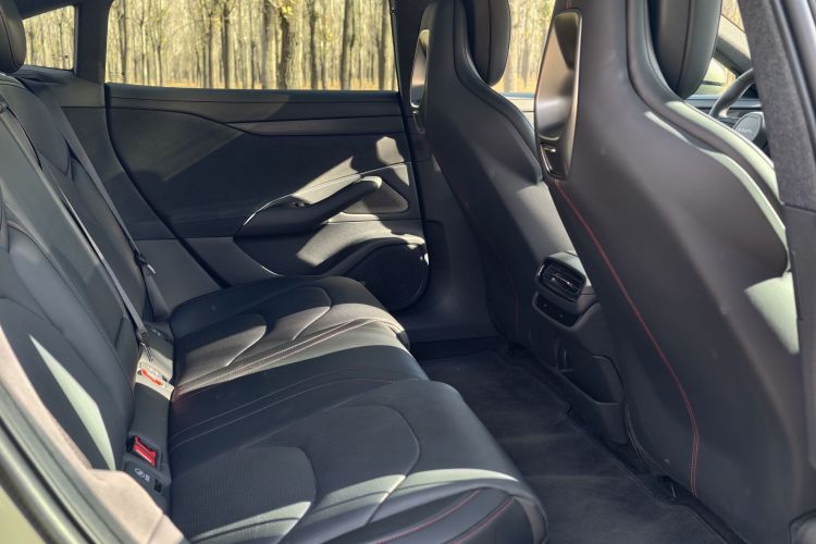 小米汽车 小米SU7 2024款 后驱长续航智驾版中控内饰7009