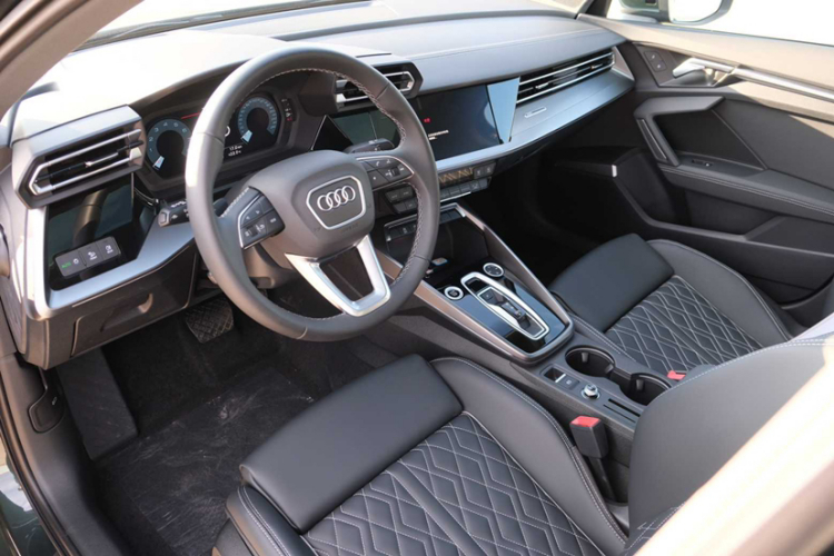 奥迪A3 2025款 A3L Limousine 35TFSI 飞驰尊享型中控内饰7003