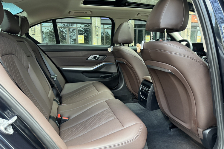 宝马3系 2023款 325Li M运动套装中控内饰7008