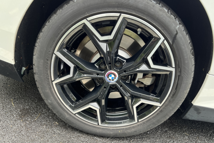 宝马i3 2024款 eDrive 40 L 曜夜套装车身外观6004