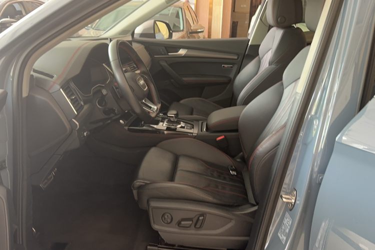 奥迪Q5L 2022款 40T RS套件燃速型中控内饰7004