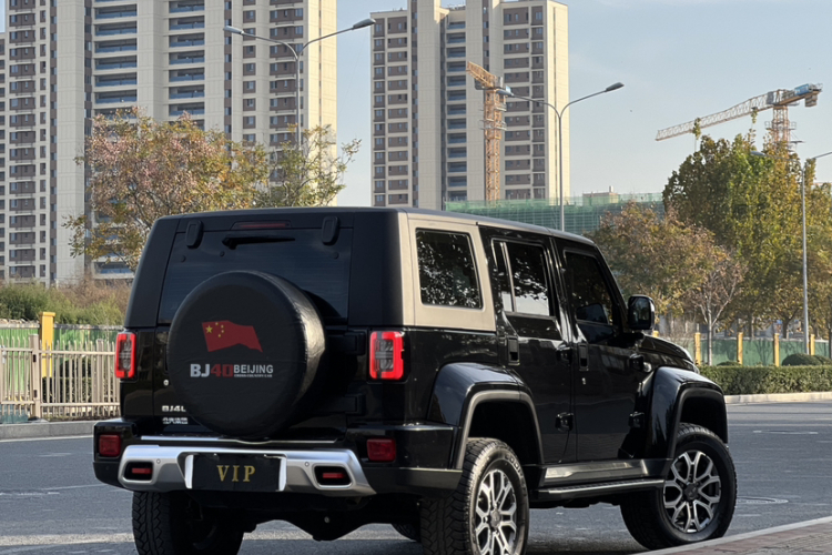 北京BJ40 2023款 2.0T 自动四驱城市猎人版侠客型车身外观6005