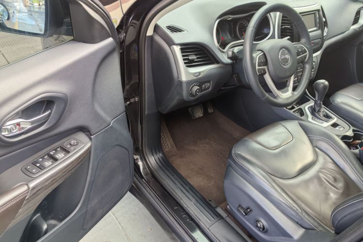 Jeep 自由光 2016款 2.4L 领先版车身外观6008