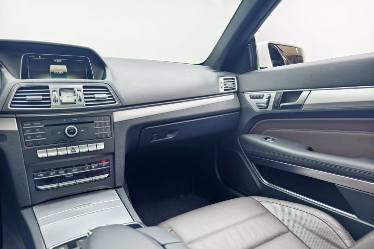 奔驰E级(进口) 2014款 E 200 轿跑版中控内饰7002