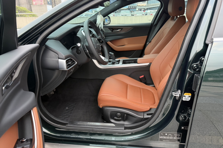 捷豹XEL 2022款 2.0T 250PS R-DYNAMIC S进取运动版局部细节19